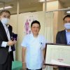 今理事長に日本赤十字社様より金色有功章が授与されました